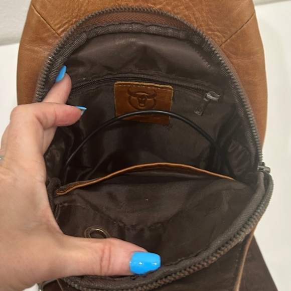 BULLCAPTAIN Genuine Leather Sling Bag with USB Charging Port - Picture 15 of 16